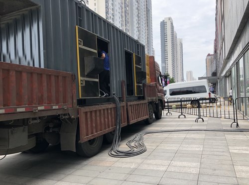 当涂冷却液不足的情况下如何检查柴油发电机组？