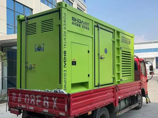 当涂更换水冷式机油散热器的密封件时，如何选择合适的密封胶？